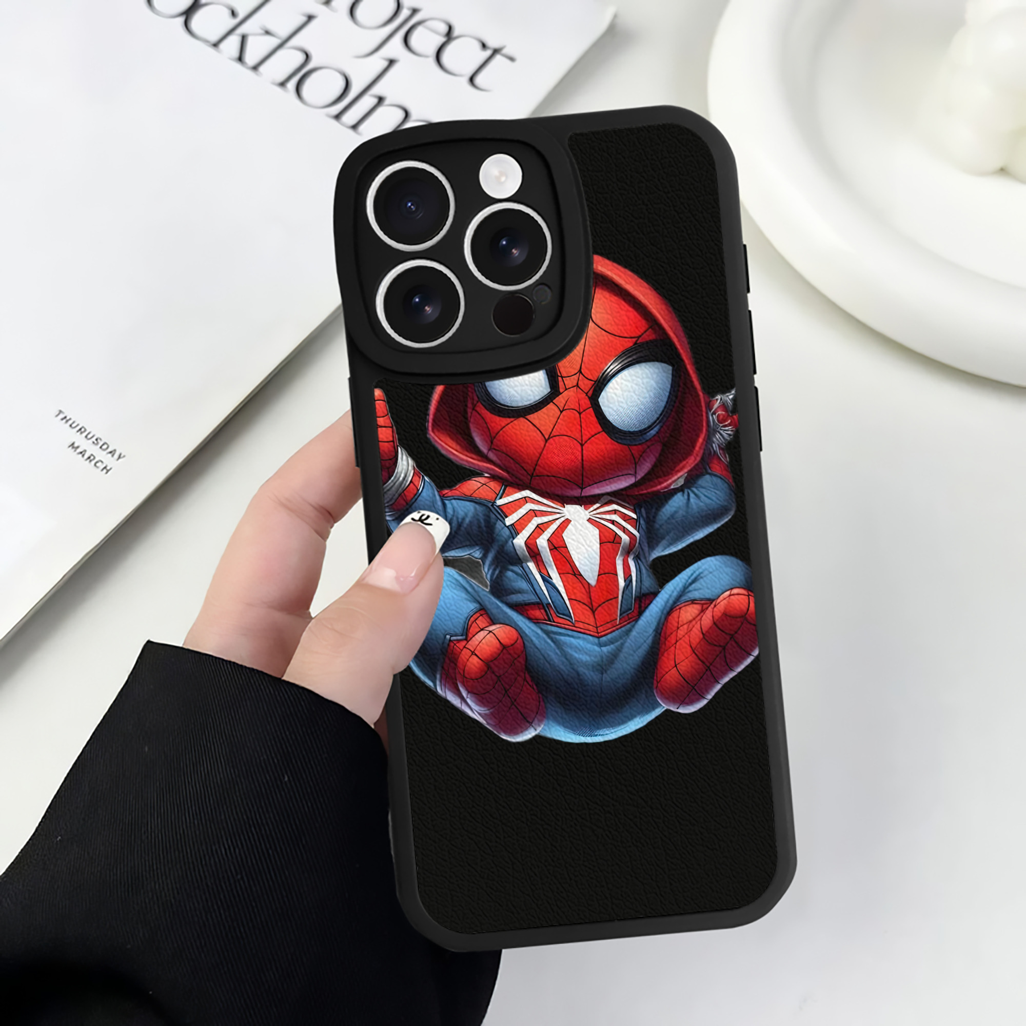 Spider Man スパイダーマン 【iPhone 16シリーズ対応】シリコンスマホケース（レザー調） 材質：シリコン